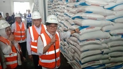 Harga Pupuk Turun 20 Persen, Menko Pangan Pastikan Pasokan Aman untuk Petani Jawa Timur