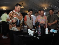 Excelsa Wonosalam Harumkan Jombang Fest, Abah Bupati dan Gus Wabup Adu Seduh di Alun-Alun