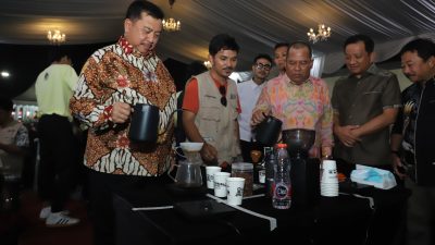 Excelsa Wonosalam Harumkan Jombang Fest: Abah Bupati dan Gus Wabup Adu Seduh di Alun-Alun