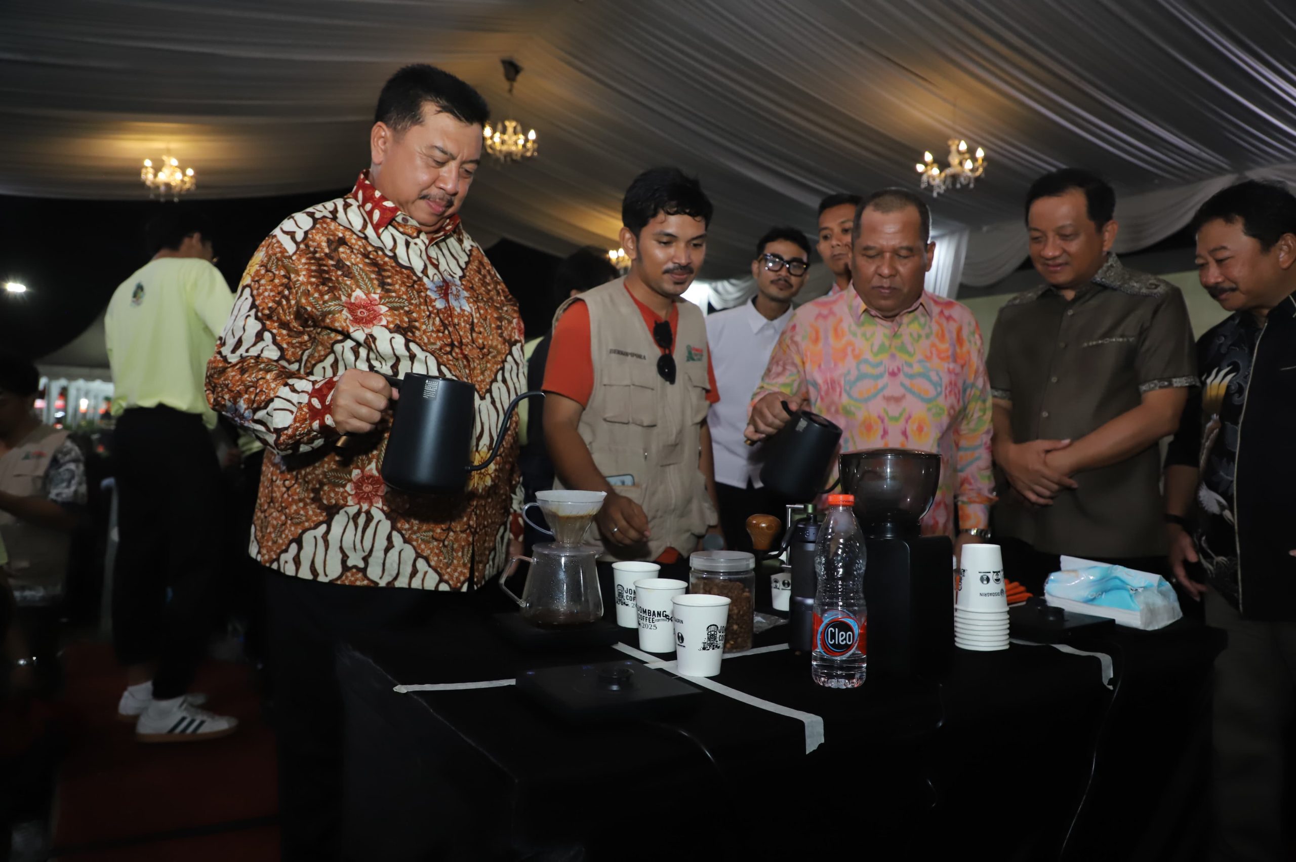Excelsa Wonosalam Harumkan Jombang Fest: Abah Bupati dan Gus Wabup Adu Seduh di Alun-Alun