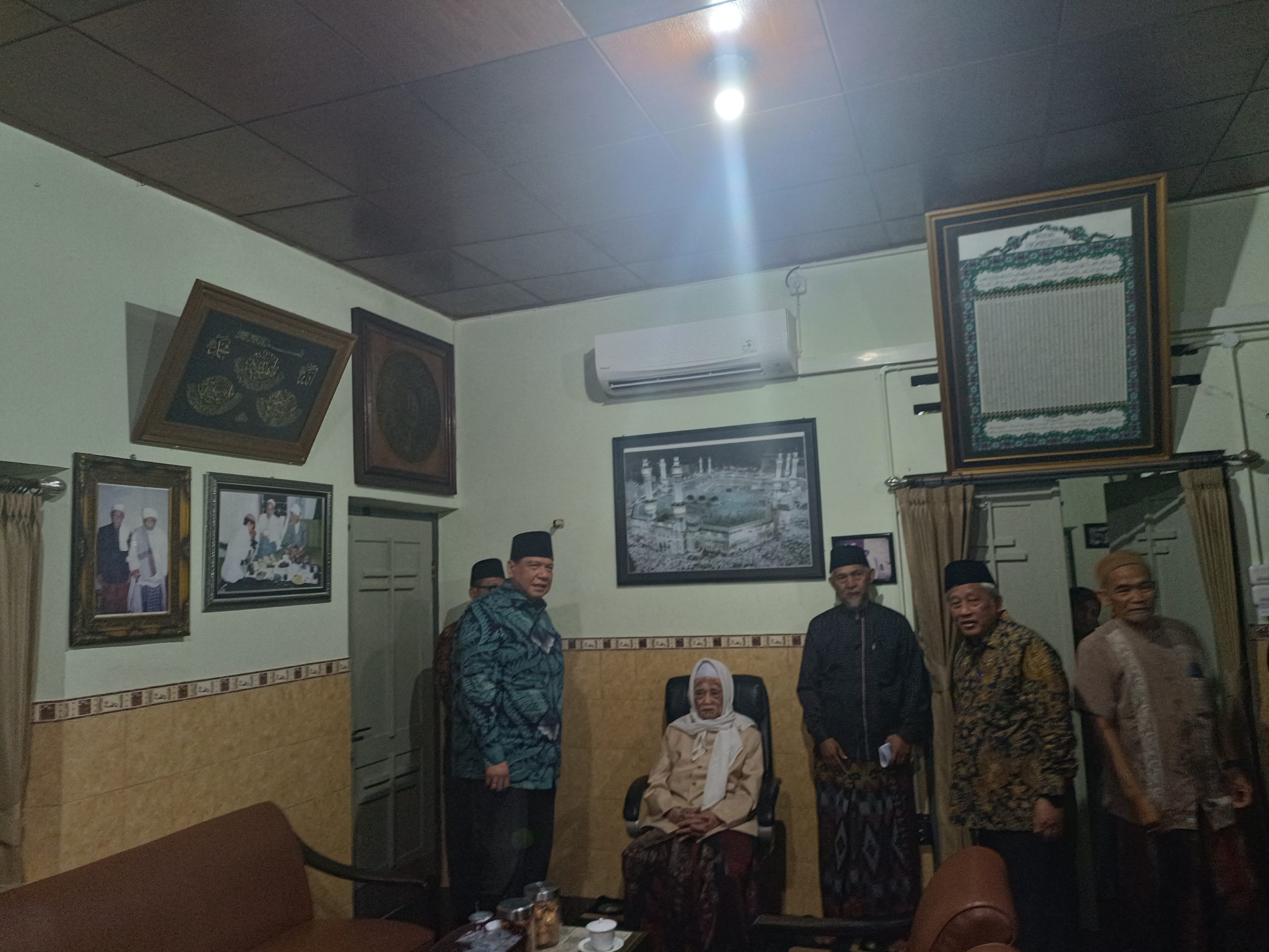 Bos Trans7, Chairul Tanjung Akhirnya Sowan ke Ponpes Lirboyo, Minta Maaf Langsung pada KH Anwar Manshur