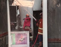 Diduga Korsleting Listrik, Toko Roti di Tanjunganom, Nganjuk, Ludes Terbakar, Rugi Capai Rp 200 Juta