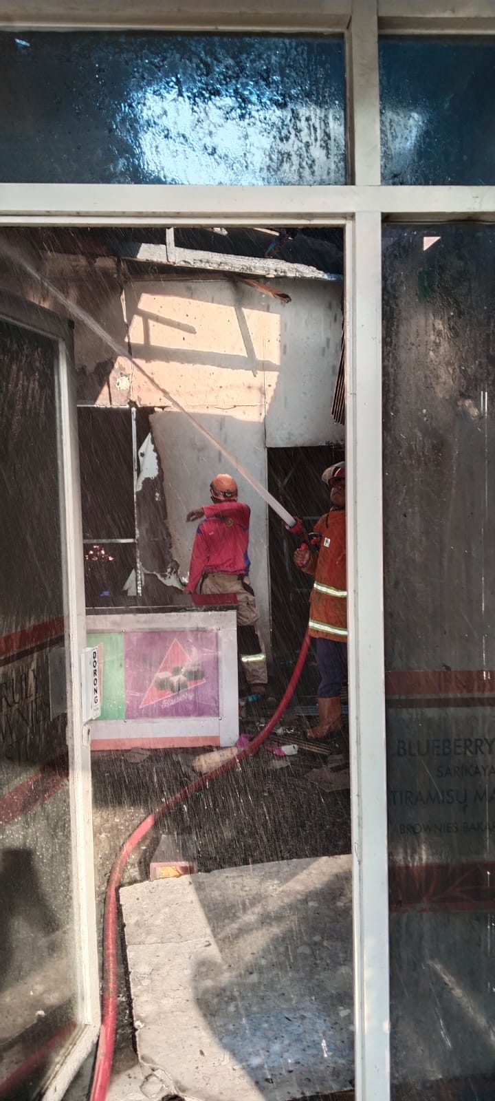 Diduga Korsleting Listrik, Toko Roti di Tanjunganom Ludes Terbakar, Rugi Capai Rp200 Juta