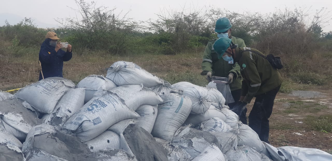 DLH Nganjuk Ambil Sampel Limbah di Sukomoro, Dikirim ke Laboratorium Bogor — Hasil Uji Tunggu Sepuluh Hari