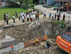 Bupati Jombang Tinjau Jalan Longsor di Asemgede, Pastikan Perbaikan Dilakukan Tahun Ini