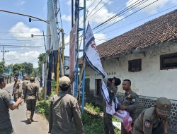 Satpol PP Kabupaten Kediri Tertibkan Reklame Liar dan Kedaluwarsa di Dua Kecamatan