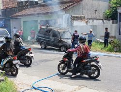 Selang BBM Meleleh, Mobil Kijang Terbakar di Jalan Raya Satreyan