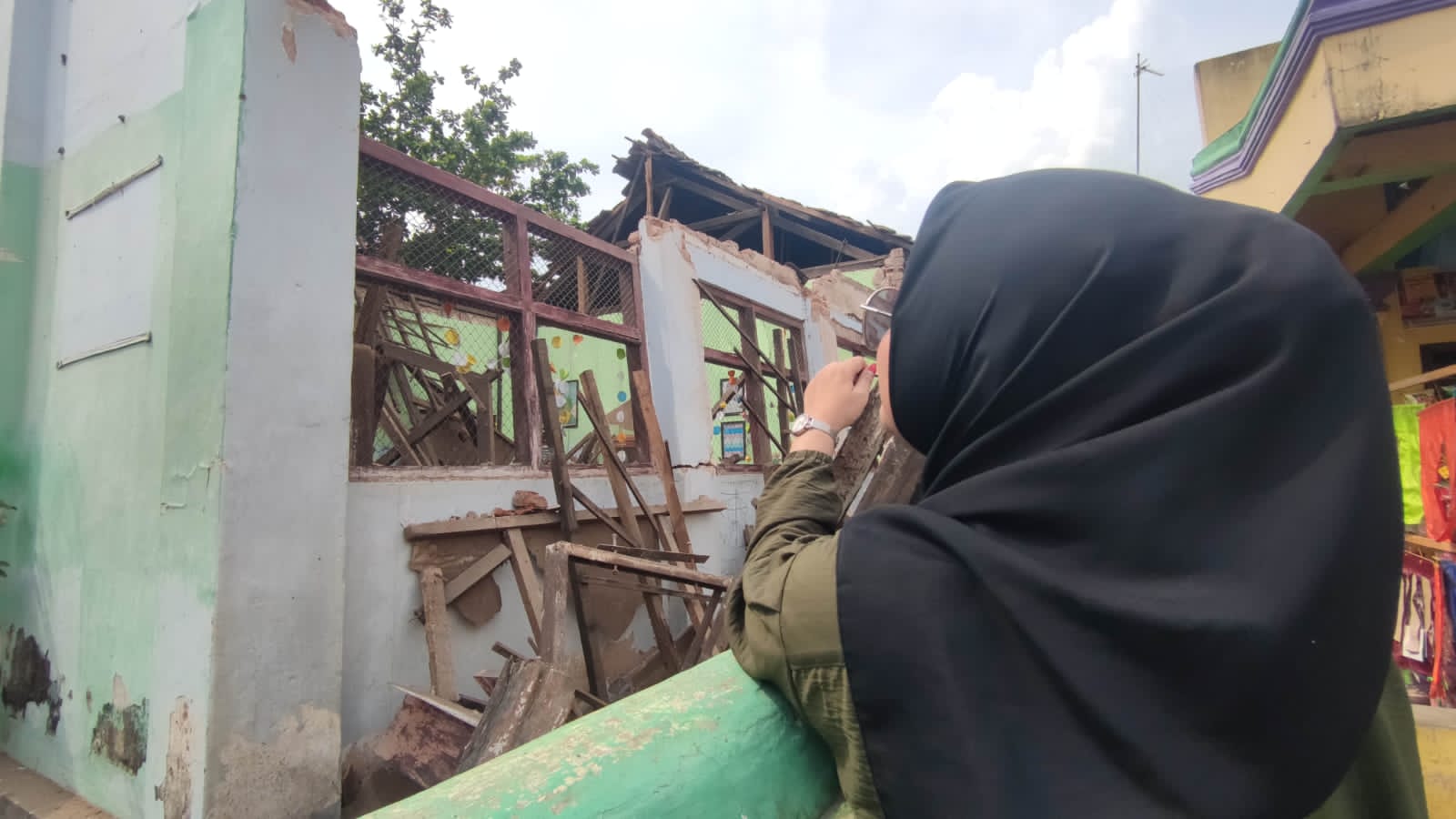 Laporan Tak Digubris, Ruang Kelas SDN 2 Jatigreges Nganjuk Ambruk