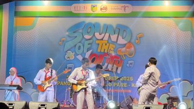 Penampilan Band Pelajar Meriahkan Konser Musik Remaja di Kediri