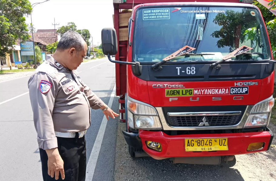 Senggolan Dua Motor, Pemuda di Tulungagung Tewas Tertabrak Truk Elpiji