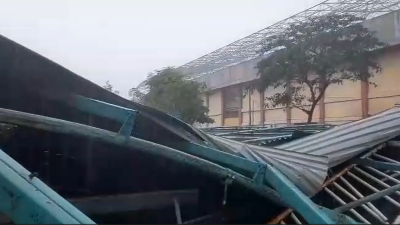 Atap Stadion Nglegok Rusak Parah Diterjang Angin Kencang, Begini Kondisinya