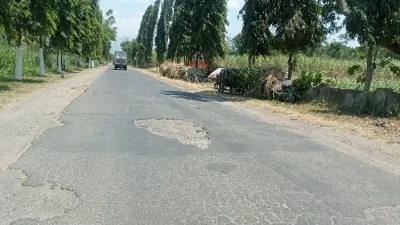Warga Keluhkan Jalan Rusak di Jalur Kras–Kanigoro Kediri