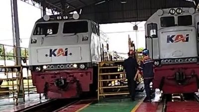 KAI Daop 7 Madiun Ajak Jurnalis Kunjungi Depo Sarana Purwokerto, Kenali Proses Perawatan Lokomotif Lebih Dekat