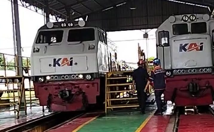 KAI Daop 7 Madiun Ajak Jurnalis Kunjungi Depo Sarana Purwokerto, Kenali Proses Perawatan Lokomotif Lebih Dekat
