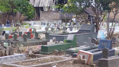 Pemakaman Umum Tosaren Penuh, Satu Liang Digunakan untuk Delapan Jenazah