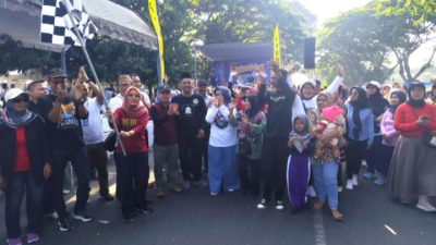 Ribuan Peserta Meriahkan Jalan Sehat IKAPMII Kediri Raya di SLG, Wabup Mari Ulfa Beri Apresiasi