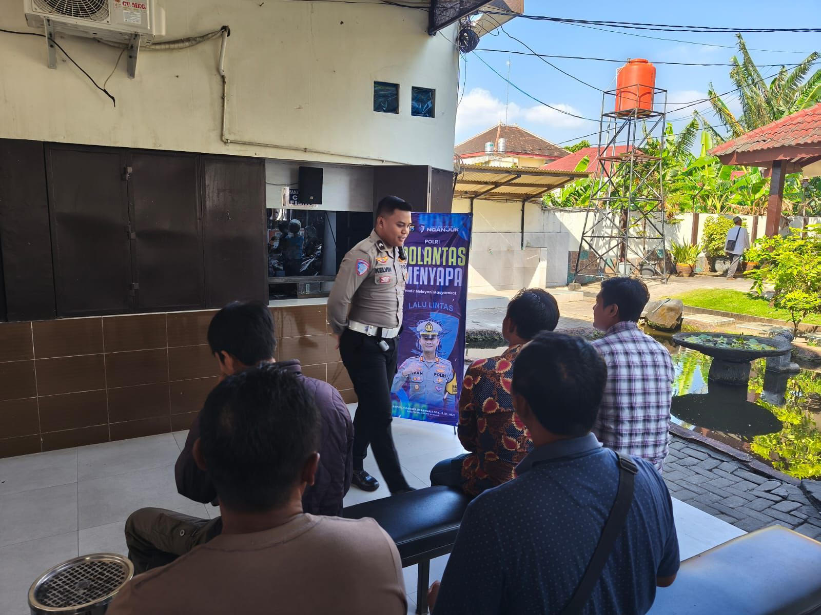 Lewat Program “Polantas Menyapa”, Satlantas Polres Nganjuk Perkuat Pelayanan Regident yang Humanis