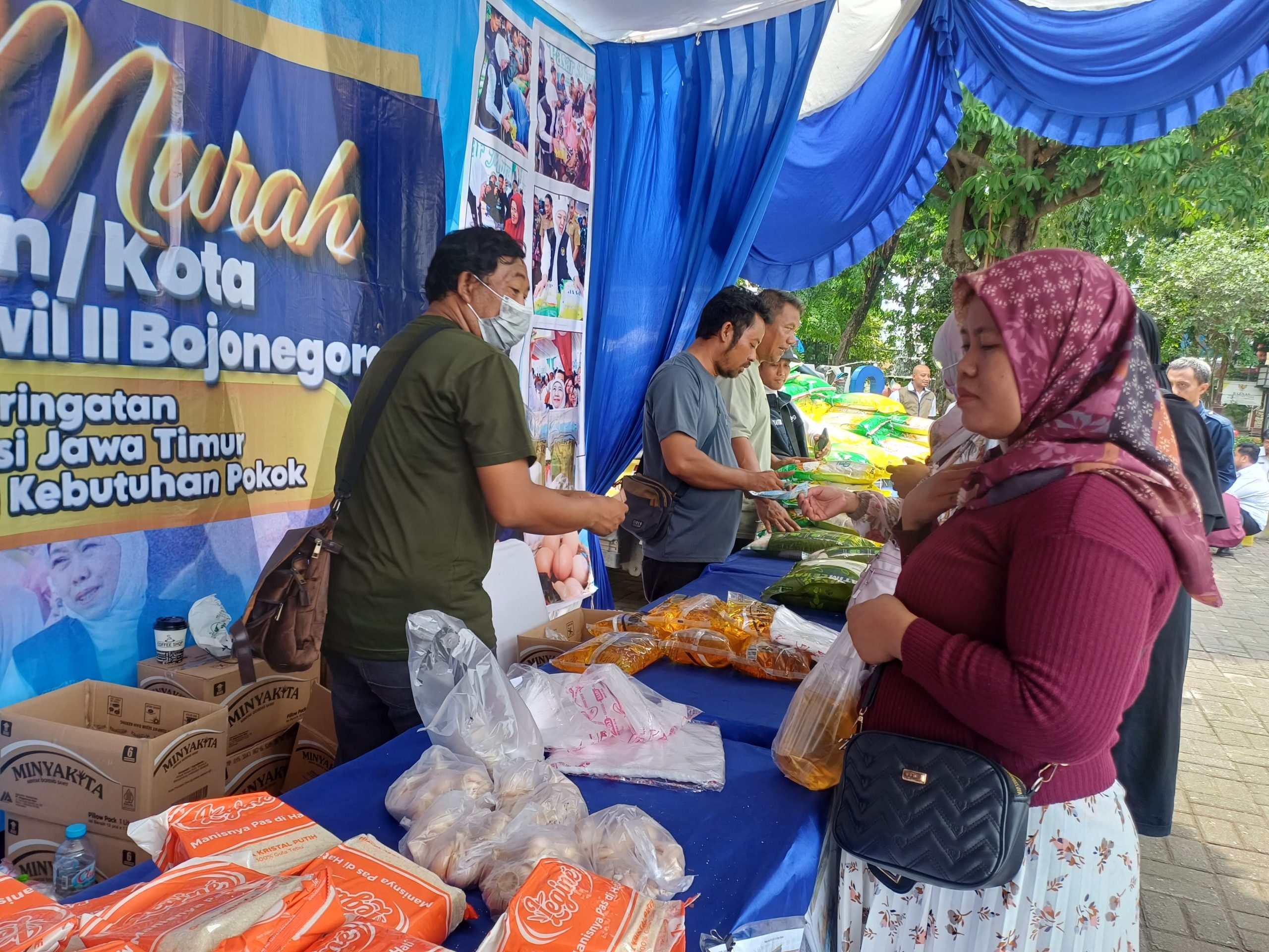 HUT ke-80 Pemprov Jatim, Bakorwil II Bojonegoro Gelar Pasar Murah di Lamongan
