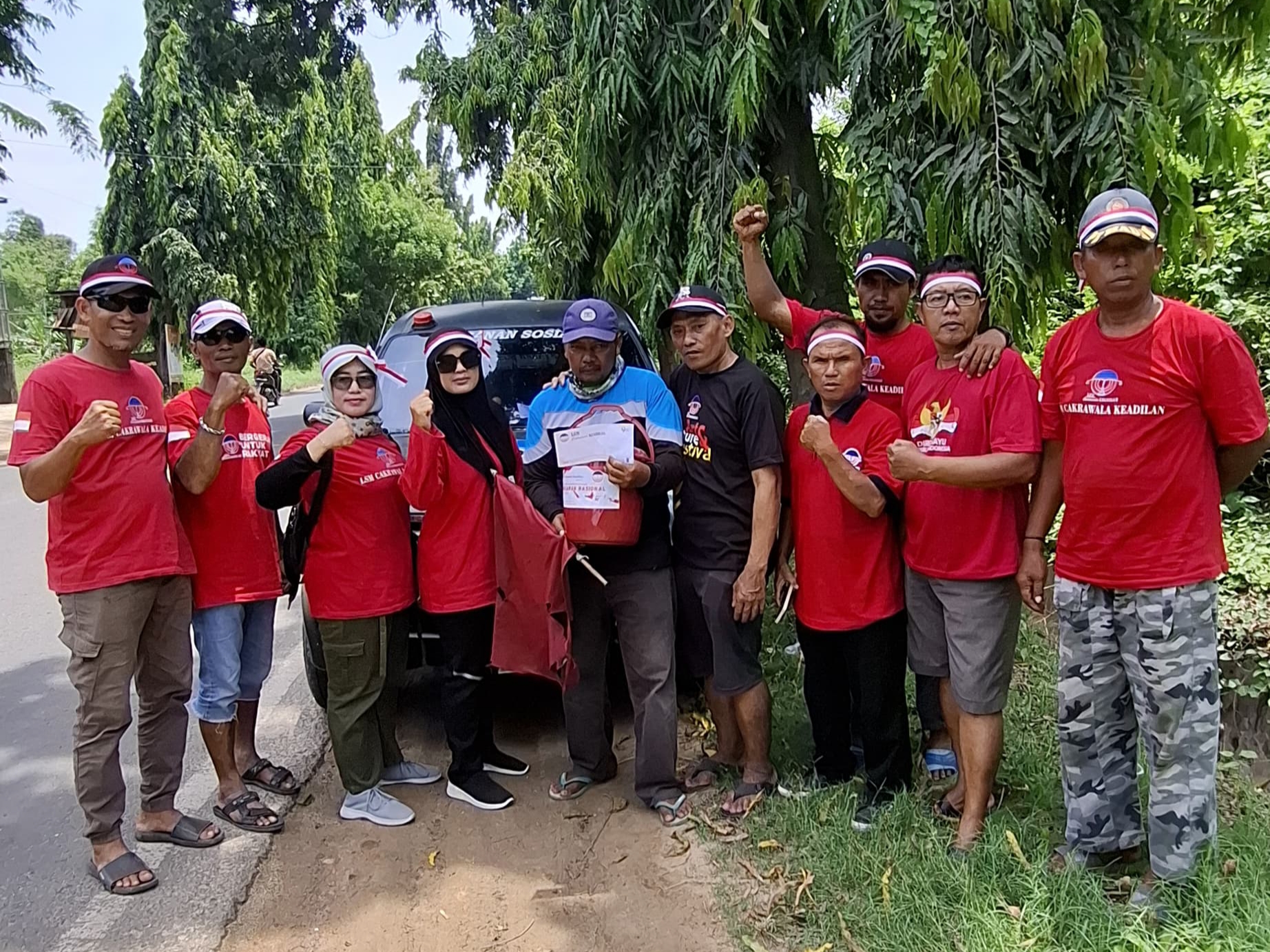 Peringati Hari Pahlawan, LSM Cakrawala Keadilan Lamongan Beri Santunan untuk Polisi Cepek