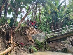 Jembatan Penghubung Lamongan–Bojonegoro di Bluluk Ambles, Aktivitas Warga Lumpuh