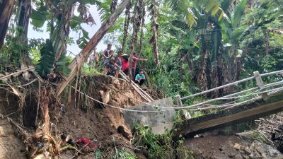Jembatan Penghubung Lamongan–Bojonegoro di Bluluk Ambles, Aktivitas Warga Lumpuh