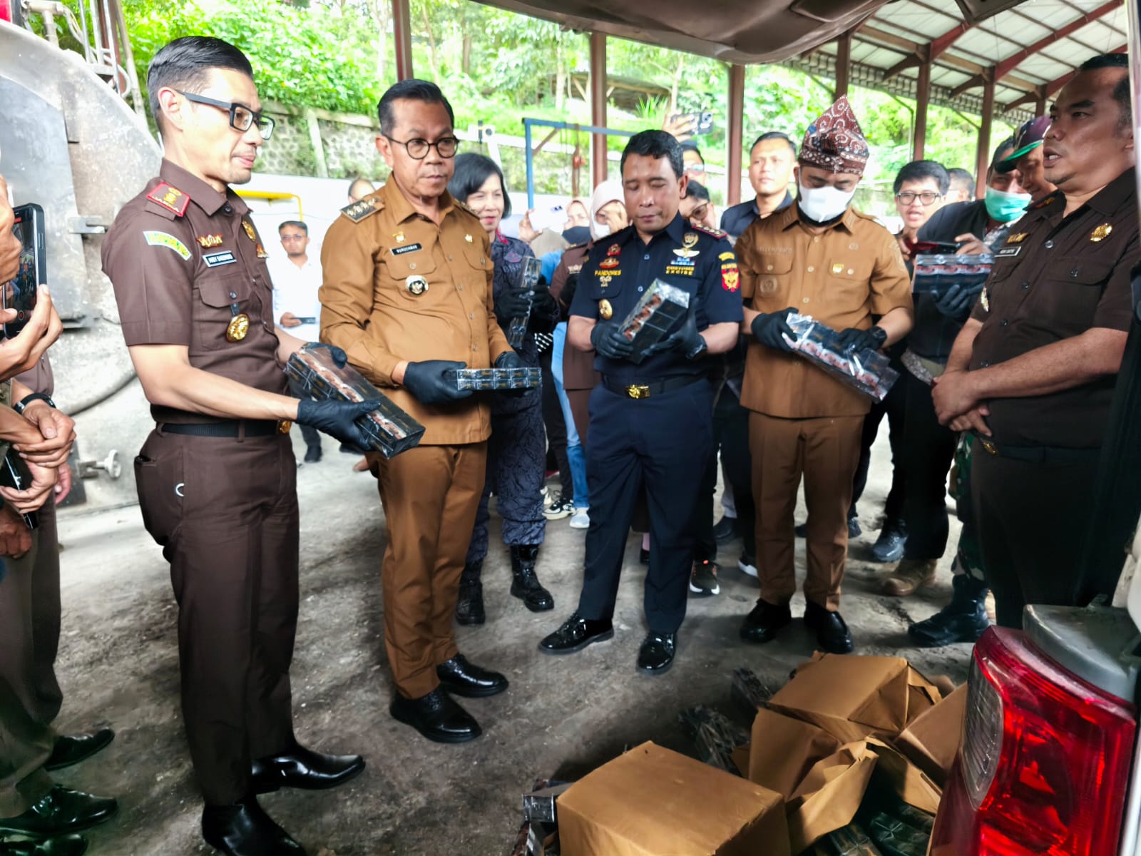 Kejari Batu Musnahkan 900 Gram Narkoba dan 231 Ribu Batang Rokok Ilegal