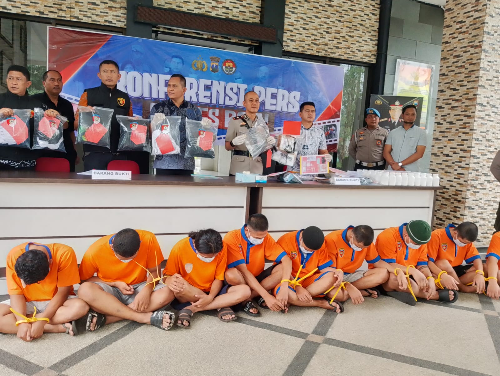 Polres Batu Ungkap Lima Kasus Narkoba, Enam Pengedar Ditangkap dan 54 Ribu Pil Ilegal Disita