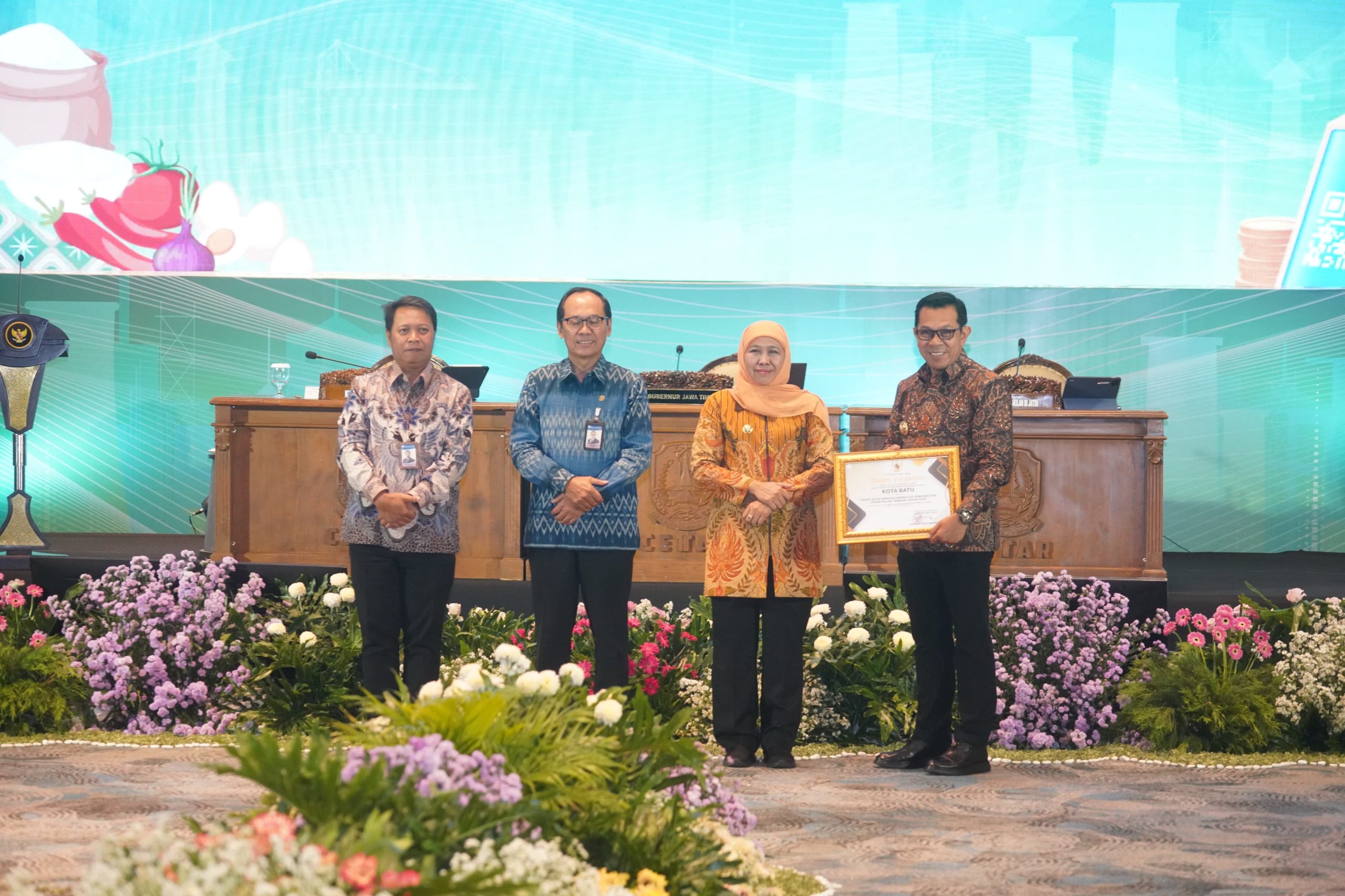 Pemkot Batu Raih Penghargaan TP2DD, Wali Kota Nurochman Tekankan Akselerasi Digital dan Stabilitas Harga di HLM Jatim 2025