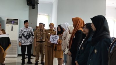 Penyaluran Bansos Pendidikan Kota Kediri Berlangsung Meriah, 458 Pelajar Terima Bantuan Hingga Rp 5 Juta
