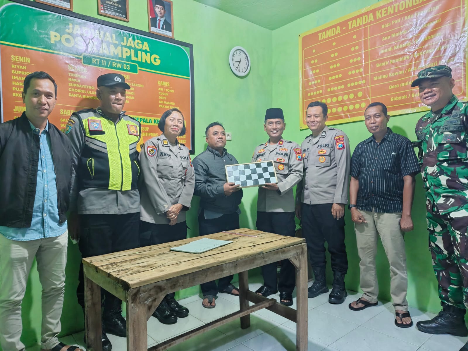 Kapolsek Pesantren : Warga Adalah Polisi Bagi Dirinya Sendiri