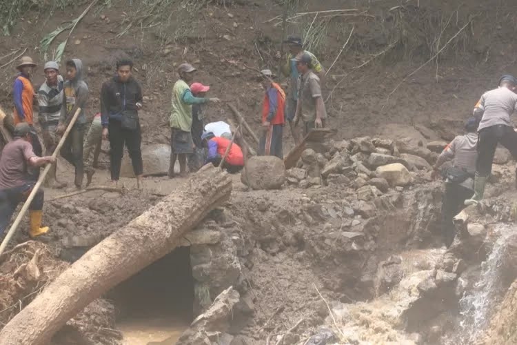 BPBD Kediri Siaga Hadapi Curah Hujan Ekstrem, Warga Diminta Waspada