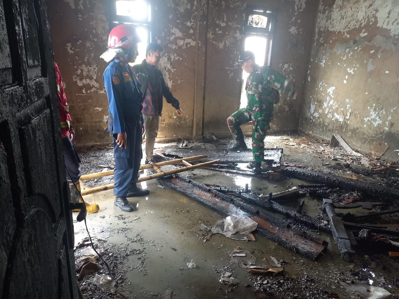 Ngecas Laptop di Atas Kasur Ditinggal Pergi, Rumah Mahasiswa Terbakar