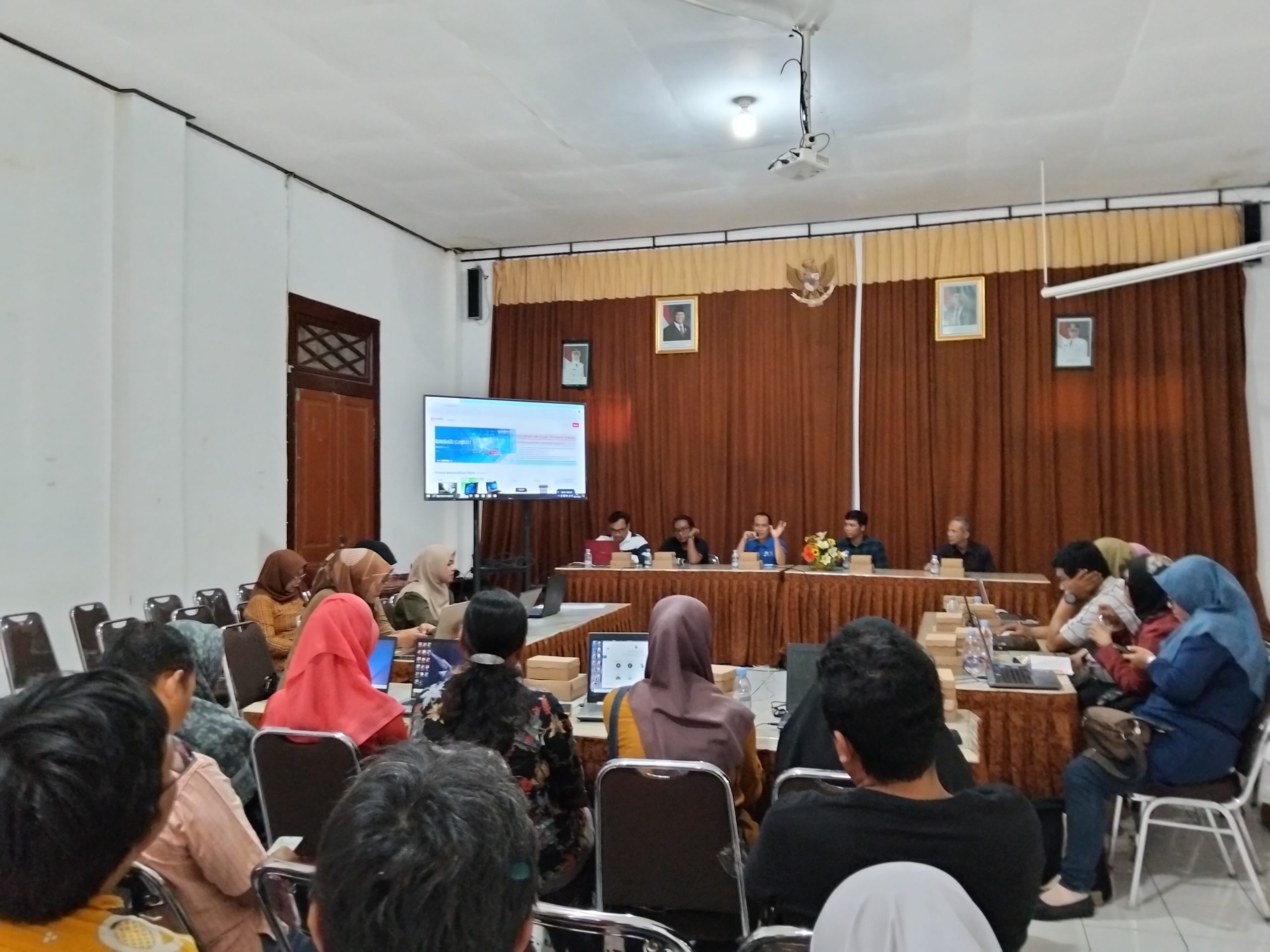 Cegah Kesalahan Administrasi, Aparatur Kelurahan di Mojoroto Dapat Pembinaan Penataan Keuangan