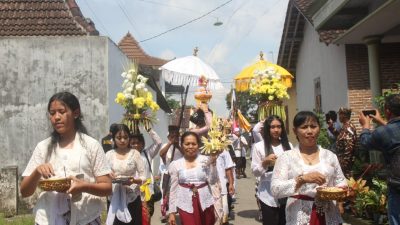 Umat Hindu di Blitar Gelar Upacara Piudalan, Wujudkan Rasa Syukur dan Penyucian Pura