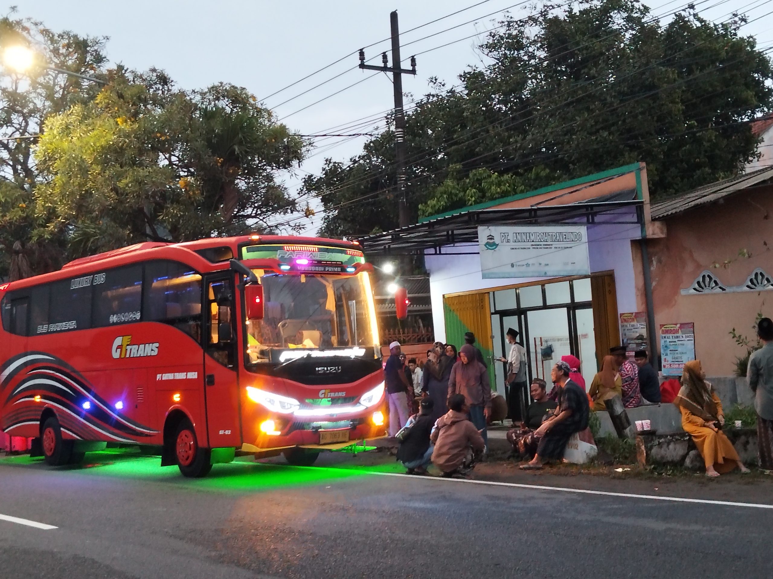 PT An Namiroh Travelindo Kediri Berangkatkan 20 Jamaah Umrah ke Tanah Suci