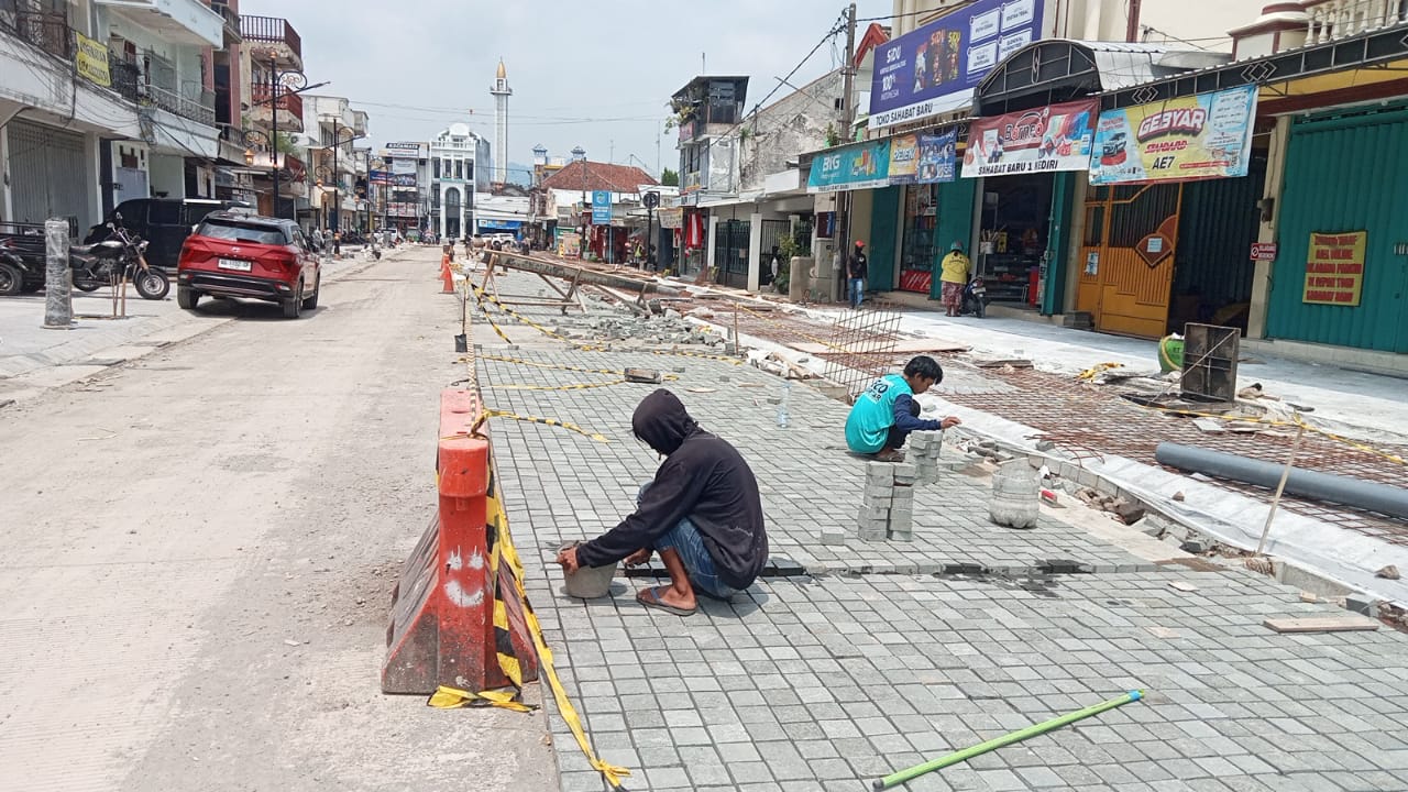 Revitalisasi Jalan Stasiun Kediri Sudah 75 Persen, Ditarget Rampung Akhir Desember 2025