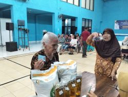 Pembagian Bansos Kemensos di Kelurahan Bandar Kidul, Sebanyak 751 KPM Menerima Beras dan Minyak Goreng