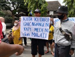Warga Kelurahan Pojok Datangi Balai Kota Kediri, Tagih Kepastian Tambahan Kompensasi Dampak TPA Sebesar Rp 750 Ribu