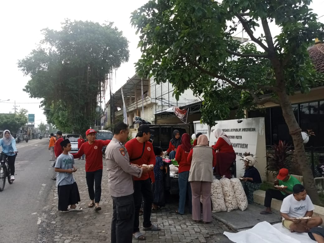 Program Warung Berkah YSYD kini menjadi kegiatan sosial yang rutin dinanti masyarakat Kediri setiap bulannya