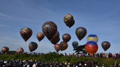 Puluhan Balon Udara Warnai Langit Tulungagung, Bupati Gatut Apresiasi dan Dorong Jadi Agenda Tahunan