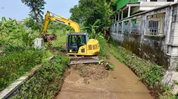 Cegah Kerusakan Tanaman di Musim Hujan, PUPR Kabupaten Kediri Lakukan Normalisasi Saluran Irigasi