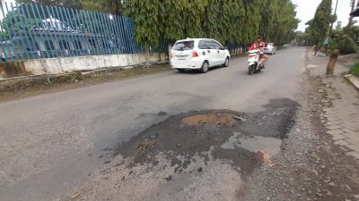 Jalan Mauni Dipenuhi Lubang, Warga Resah Karena Belum Ada Penanganan