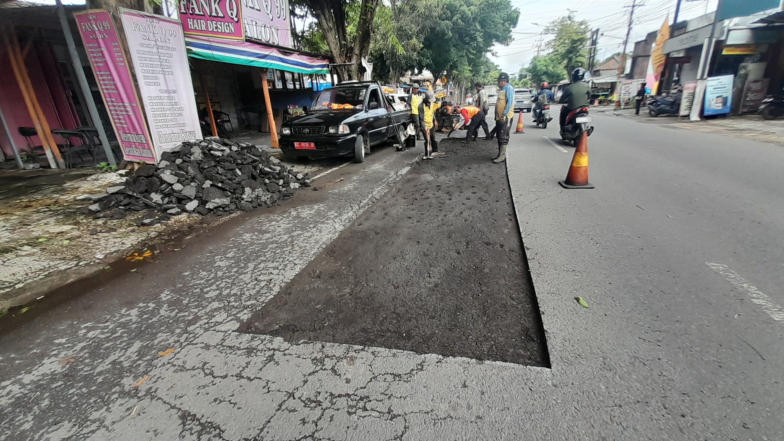 Tanggap Cepat DPUPR, Jalan Berlubang di Timur Kantor Diperbaiki Setelah Dikeluhkan Warga