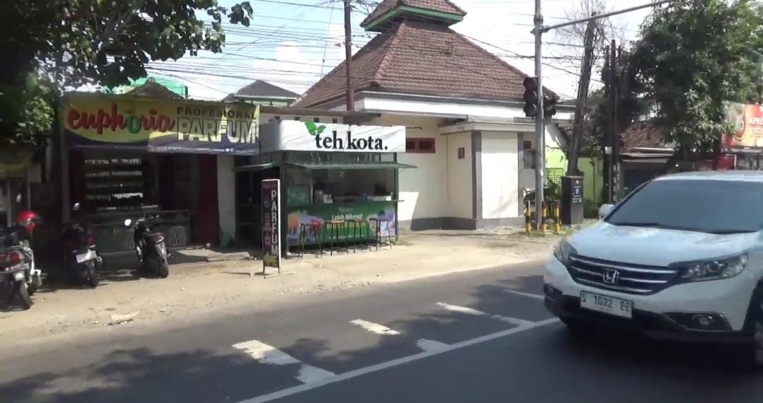 Mengaku Intel, Pria Bawa Kabur Ponsel Penjaga Kedai Es Teh di Jombang