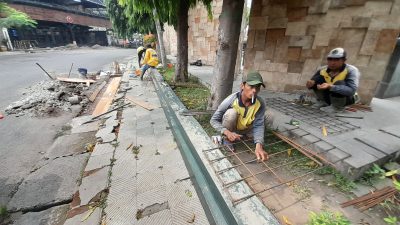DPUPR Kota Kediri Perbaiki Saluran Drainase di Sekitar Taman Harmoni