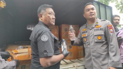 Polisi Amankan 800 Botol Arak Putih di Jombang, Diduga Hendak Diedarkan ke Kediri dan Sekitarnya