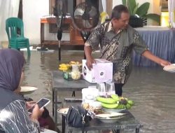 Hujan Semalam Picu Sungai Meluap, Hajatan Pernikahan di Jombang Tetap Berlangsung Meski Terendam Banjir