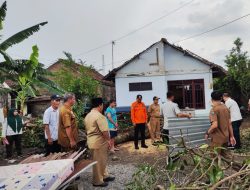 Pemkab Jombang Salurkan Bantuan Stimulan untuk Warga Terdampak Angin Kencang
