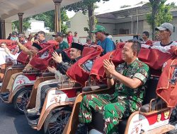 Presiden Prabowo Salurkan Becak Listrik untuk 100 Tukang Becak Lansia di Jombang