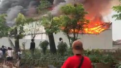 Gudang Plastik di Mojongapit Jombang Terbakar, Diduga Dipicu Percikan yang Mengenai Kardus